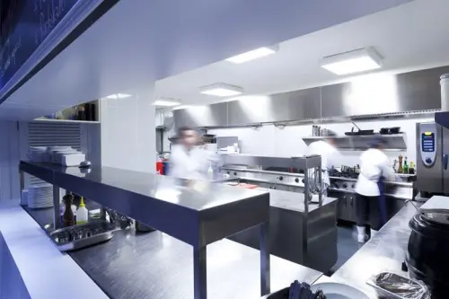 Banchi refrigerati, una soluzione utile per la cucina