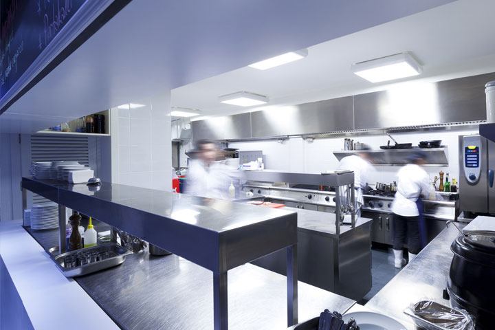 Banchi refrigerati, una soluzione utile per la cucina