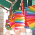 Vetrine di Carnevale, come allestirle spendendo poco