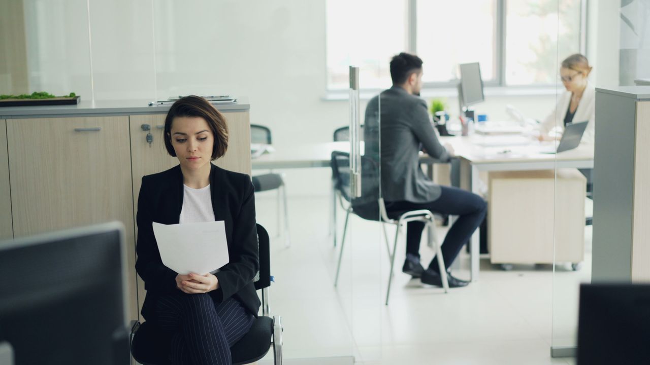Cercare lavoro oggi: perché inviare curriculum non basta più